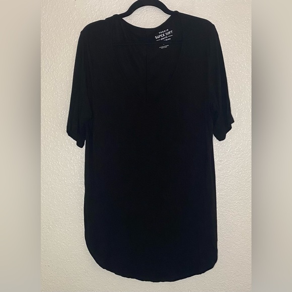Torrid Black Super Soft V-Neck Favorite Tunic Side Slit 
Size 1 - Picture 3 of 4
